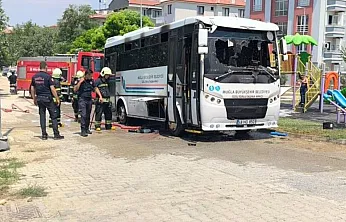 Muğla'da park halindeki midibüste yangın çıktı