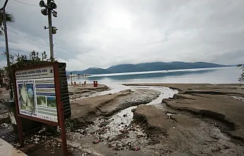 Muğla'da sakin kentin sahili kullanılmaz hale geldi