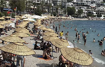 Muğla'da sıcak hava nedeniyle sahillerde yoğunluk yaşanıyor