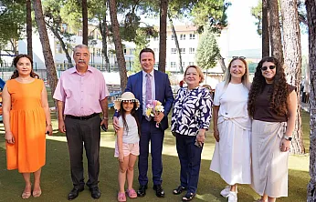Muğla İl Milli Eğitim Müdürü Çay haftanın ilk gününde minik yüreklerle buluştu