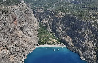 Muğla'nın turistik ilçelerindeki sahillerde sıcak hava yoğunluğu yaşanıyor