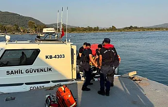 Muğla Sedir Adasında kayalıklardan düşen vatandaşa tıbbi tahliye