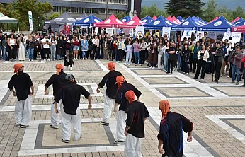 Muğla Sıtkı Koçman Üniversitesinde yeni öğrencilere müzik ve dansla karşılama
