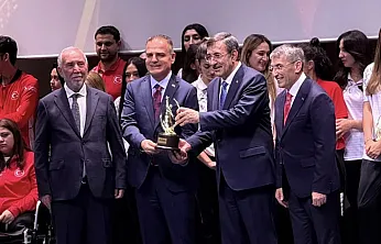 Muğla Valisi Akbıyık'a 'Spora Destek Veren Devlet Adamı' ödülü
