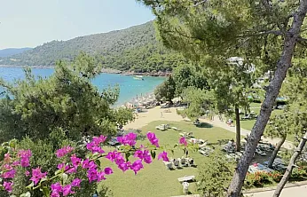 Okullar kapandı, Bodrum sahilleri doldu