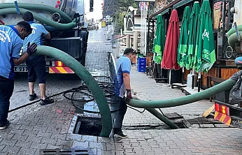 Ölüdeniz'de su baskınlarına karşı önlem: Tıkalı rögar ve kanallar temizlendi