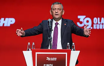 Özgür Özel'den Tarihi Açıklama: CHP Grup Kürsüsüne Veda Etti, Yeni Parti Kuracaklarını Duyurdu