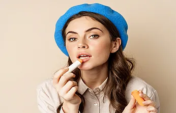 Peptit İçeren Dudak Balmı Ne İşe Yarar? Dudak Bakımında Peptit Kullanımı