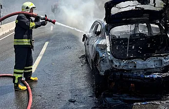 Sakar'da yanan araç kullanılmaz hale geldi
