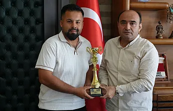 Şampiyonluk Kupasını Başkan Akdenizli ile Paylaştı
