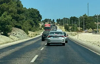 Seydikemer-Antalya Karayolunda Araç Yoğunluğu: Yayla Karaçulha Kavşağında Uzun Kuyruklar Oluştu