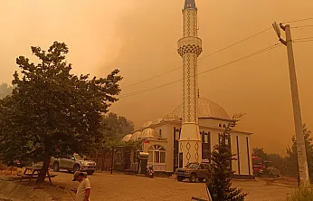 Seydikemer'de alevler Sarıyer Camii'ne ulaştı, yangın devlet hastanesine yaklaşıyor
