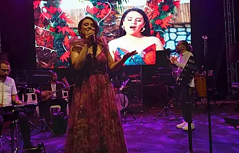 Seydikemer'de Şenlik Coşkusu Başladı: Fahriye Kuru Sahne Aldı, Sıra Cengiz Kurtoğlu'nda
