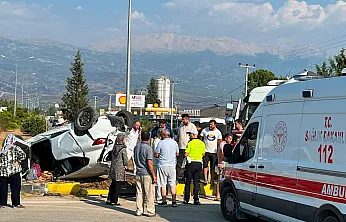 Seydikemer'de tır ile otomobil çarpıştı: 4 yaralı