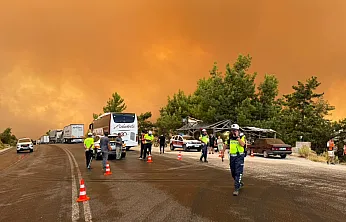 Seydikemer'de yangın Burdur yoluna ilerliyor