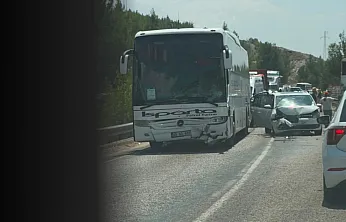 Seydikemer'de yolcu otobüsü ile ticari araç çarpıştı: 5 yaralı