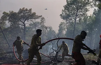 Seydikemer'deki orman yangınının enerjisi düşürüldü