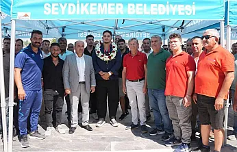 Seydikemer, Türkiye'nin En Genç Başpehlivanı Muhammed Enes Özcan'ı Coşkuyla Karşıladı