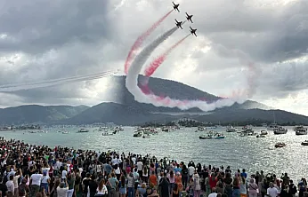 Türk Yıldızları Fethiye'de Gökyüzünü Renklendirdi