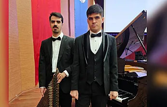 Türkiye'de ve Dünyada Bir İlk: İki Otizmli Deha '2BU' Doğu ve Batı'yı Fethiye'de Buluşturuyor