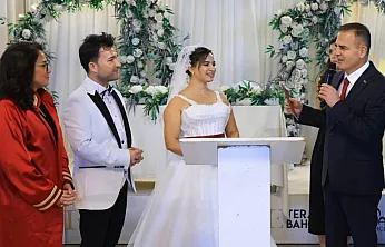 Vali Akbıyık, şehit ailesinin mutlu gününde nikâh şahidi oldu