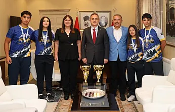 Vali Akbıyık Türkiye şampiyonu olan Yıldız rafting sporcularını ağırladı