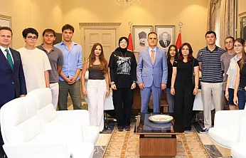 Vali Akbıyık: 'Türkiye Yüzyılı başarılı gençlerimizin sayesinde inşa edilecek'