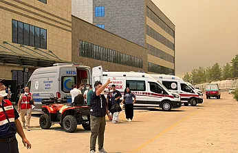 Yangın nedeniyle Seydikemer Devlet Hastanesi'nde tahliye sürüyor