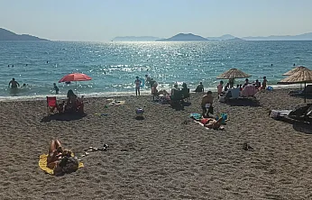 Yerli ve Yabancı Turistler Çalış Plajı'na Akın Etti