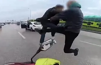 Yol verme tartışması kavgaya dönüştü: 2 sürücü gözaltında