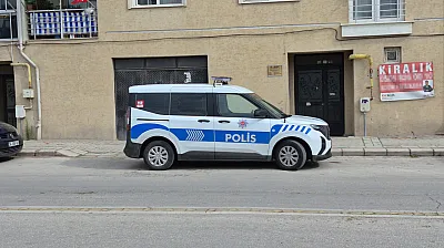 58 yaşındaki adamın cesedini evde annesi buldu