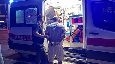 Alanya'da çatıya çıkan adamı polis ikna etti
