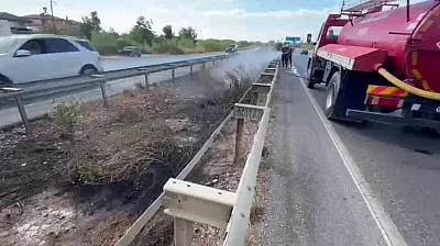 Antalya'da araçtan atılan izmarit refüjde yangın çıkardı