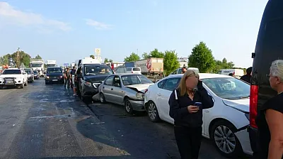 Antalya'da feci kazada ortalık savaş alanına döndü: 17 yaralı