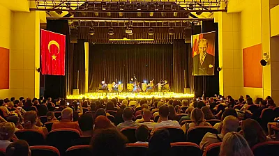 Fethiye'de binlerce mum ışığında unutulmaz klasik müzik gecesi
