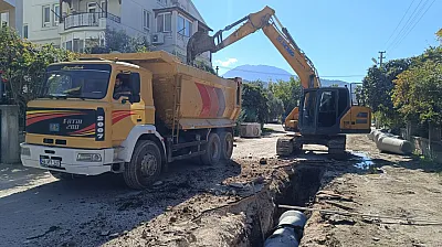 Fethiye'de yağmur suyu drenaj çalışmaları sürüyor