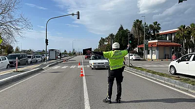 Fethiye Devlet Hastanesi önünde motosiklet ve otomobillere yönelik uygulama