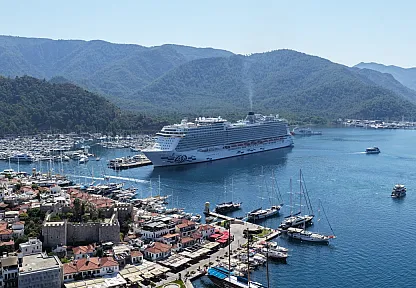 'Aroya' kruvaziyeri Marmaris'e 2 bin 667 turist getirdi