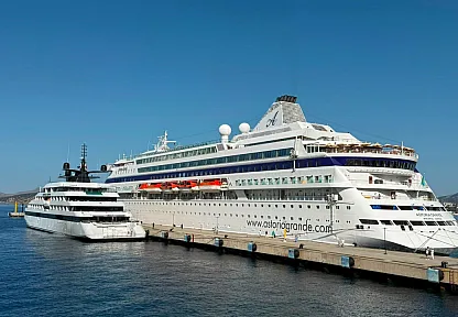 Bodrum'a iki gemi birden geldi