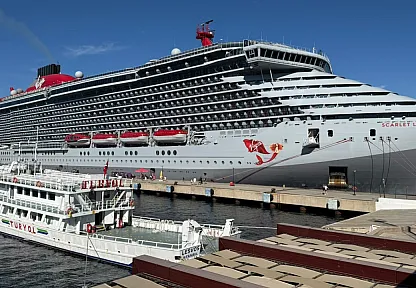 Bodrum'a 'Scarlet Lady' kruvaziyeriyle 2 bin 637 turist geldi