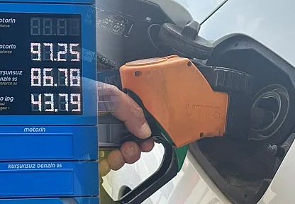 Fethiye'de motorine indirim beklentisi: Gözler gece yarısında