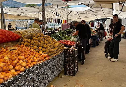 Fethiye'de Perşembe Pazarı'nda sebze ve meyve fiyatları