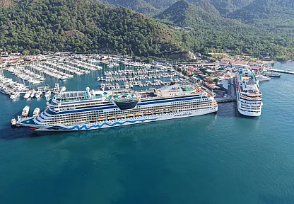 Marmaris'e 2 kruvaziyerle 2 bin 916 turist geldi