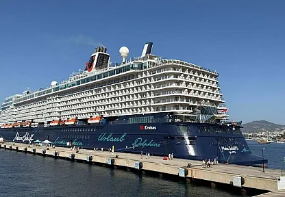 'Mein Schiff 5' kruvaziyeri 2 bin 756 yolcusuyla Bodrum'a geldi
