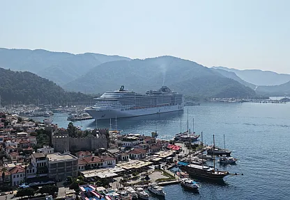 'MSC Divina' kruvaziyeri Marmaris'e 4 bin 180 turist getirdi