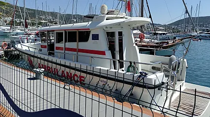 Bodrum açıklarında teknede rahatsızlanan kişi deniz ambulansıyla tahliye edildi