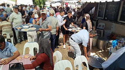 Fethiye'de Aylin Naz ve Durmuş Can için düğün yemeği düzenlendi
