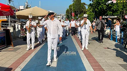 Fethiye'de Kabotaj Bayramı Coşkusu: Bando Eşliğinde Kortej Yürüyüşü