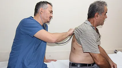 Fethiye'den Denizli'ye giden hastanın akciğerinden 20 santimetrelik dev bül çıkarıldı