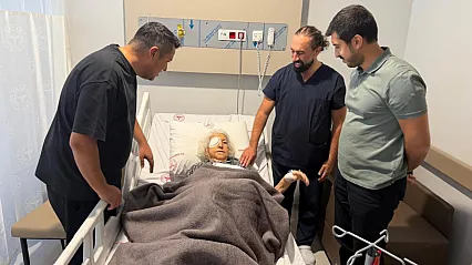 Marmaris Devlet Hastanesi'nde 93 yaşındaki hastaya başarılı göz ameliyatı